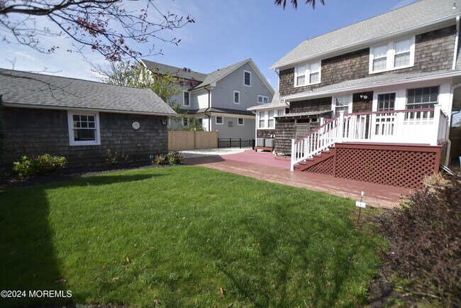 Building Photo - 655 Main Ave
