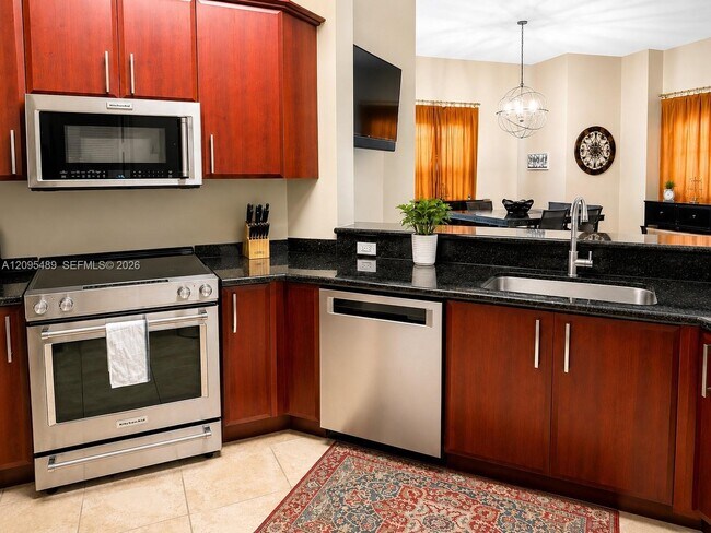 Building Photo - 403 S Sapodilla Ave
