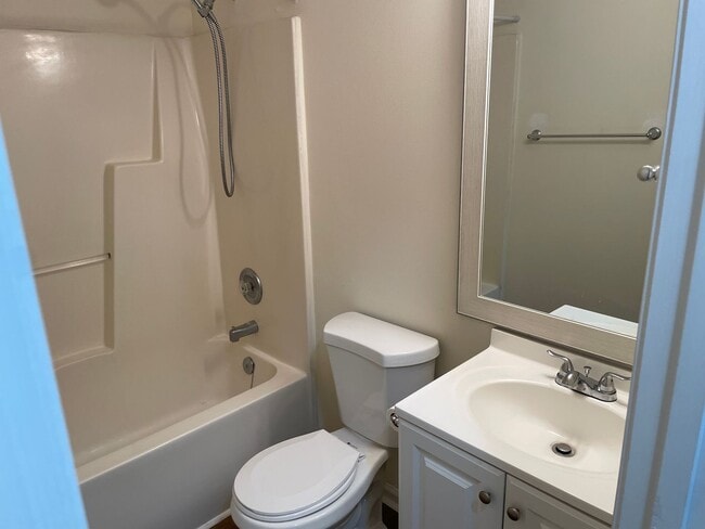 Building Photo - Masonboro Loop Rd | 3 Bedroom, 2 Bath