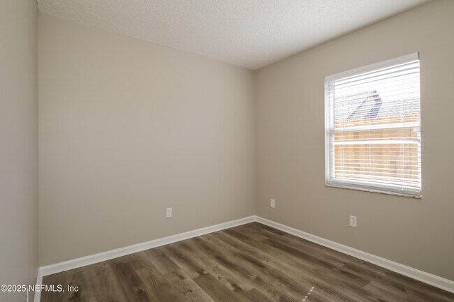 Building Photo - 3175 Olde Sutton Parke Dr