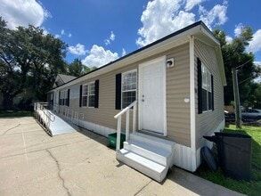 Building Photo - 1504 Carlisle Dr