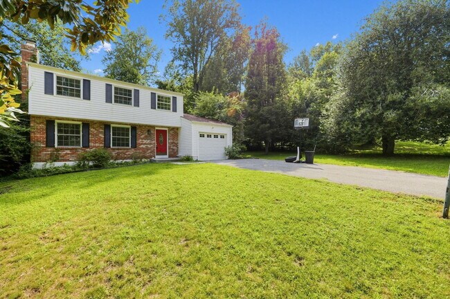 Building Photo - 4419 S Shore Dr
