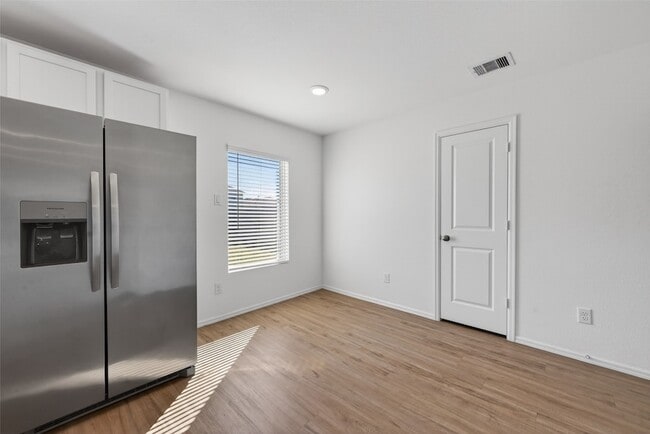 Building Photo - 7402 Clover Chase Dr