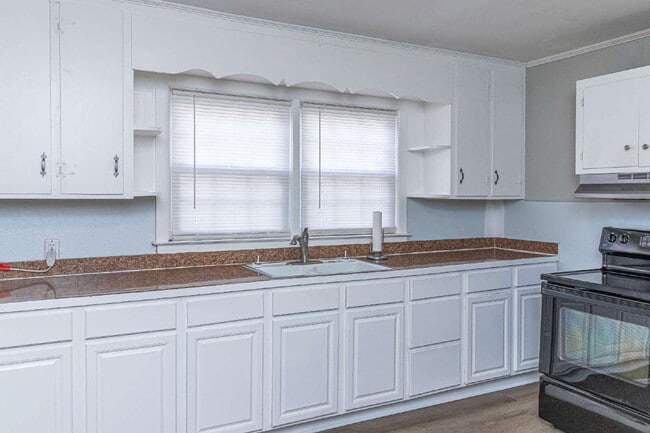 Building Photo - Newly Renovated Brick Ranch! Convenient Goldsboro location close to US Hwy 117/US Hwy 70!