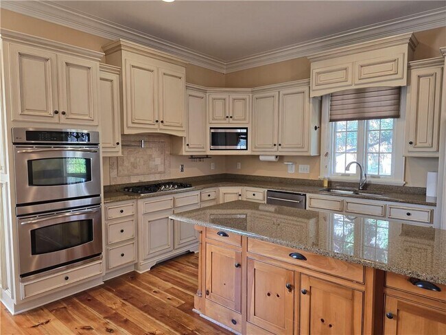 Building Photo - 1462 Georgia Club Dr