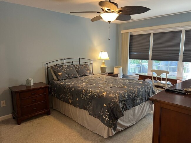 Building Photo - Lovely Condo in Shipyard with a Garage