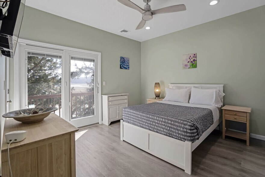 Building Photo - 76 Creek Rd