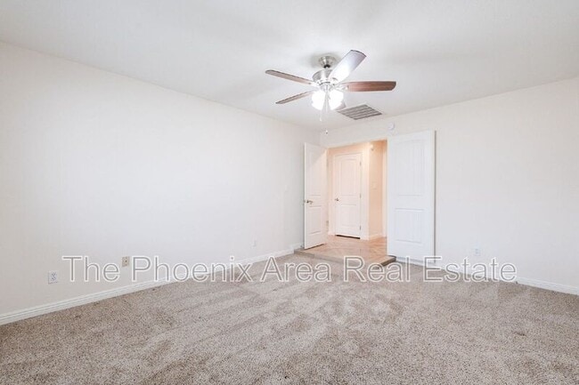 Building Photo - 3231 N Woodburne Dr