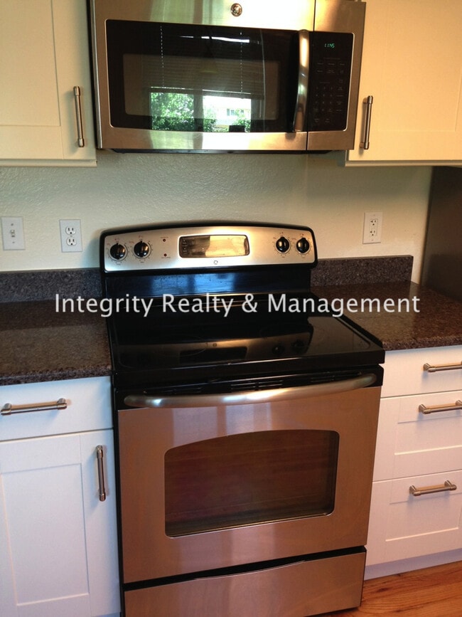 Building Photo - 13637 Pisces Ct
