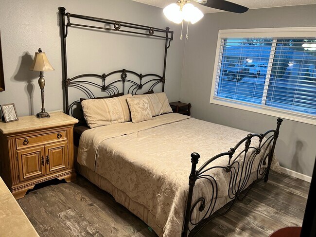 Primary Bedroom - 1209 E Campus Dr