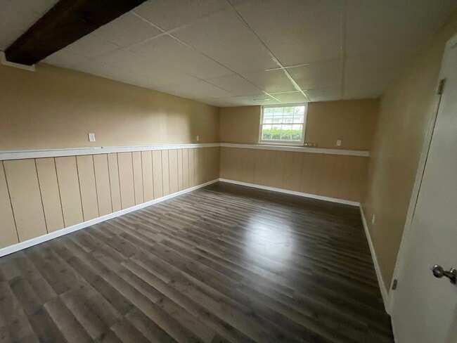 Building Photo - Split Foyer Available Now!
