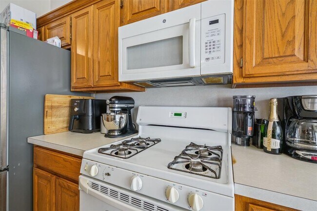 Building Photo - 16300 Seminole Pointe Pl