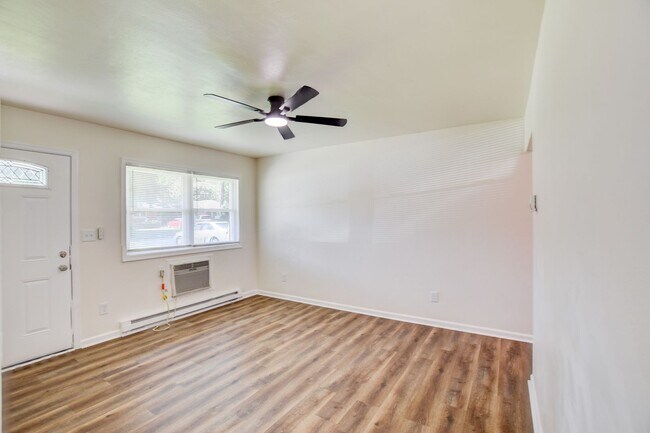 Building Photo - 1306 Linden Ave