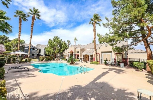 Building Photo - SW- 2 Bedroom Condo!
