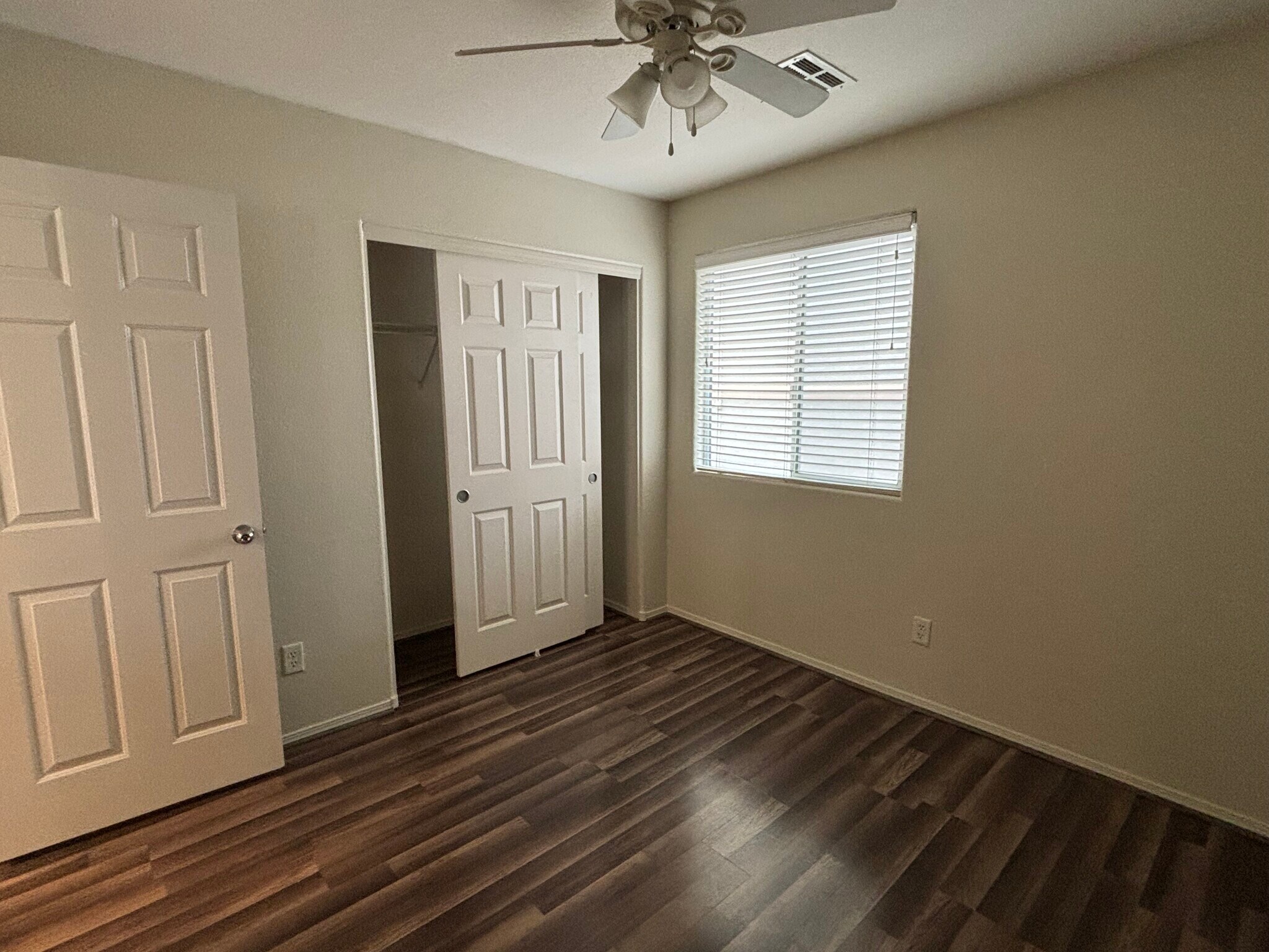 Building Photo - 989 Grand Cerritos Ave