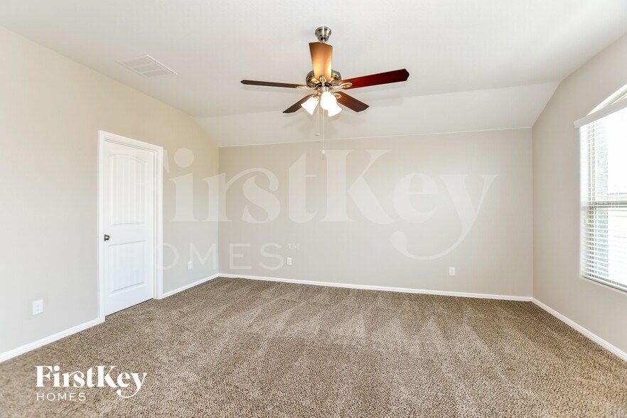 Building Photo - 625 Stanmire Lake Trl