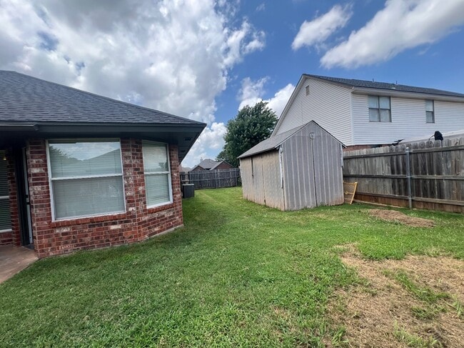 Building Photo - 9300 Buttonwood Ave