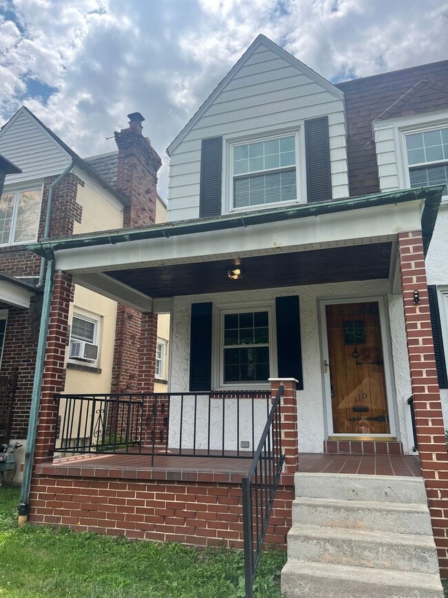 Building Photo - Charming Renovated Mount Penn 3 BR For Immediate Move In