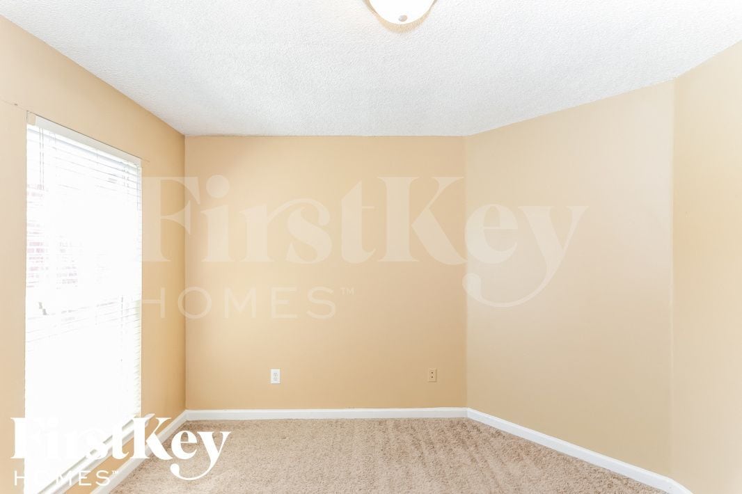 Building Photo - 9920 Calderdale Dr