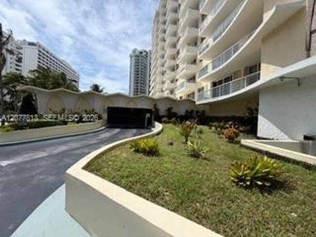 Building Photo - 5600 Collins Ave