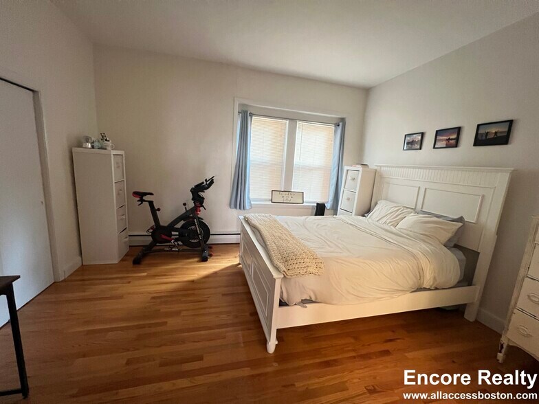 Building Photo - 202 St Paul St