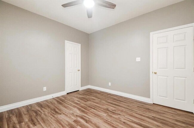 Building Photo - 18 E Knightsbridge Dr