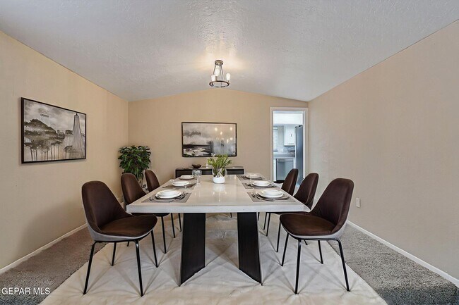 Building Photo - 4871 Los Reales Dr