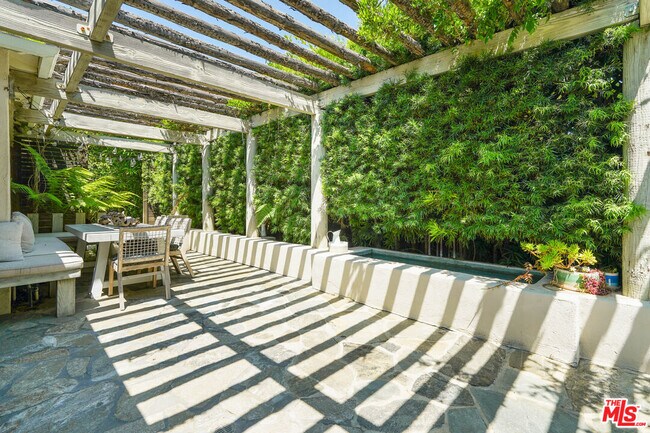 Building Photo - 215 S Medio Dr