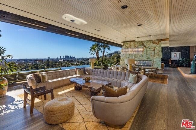 Building Photo - 1851 N Stanley Ave