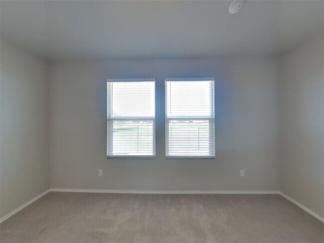 Building Photo - 5300 Saddle Clb Dr