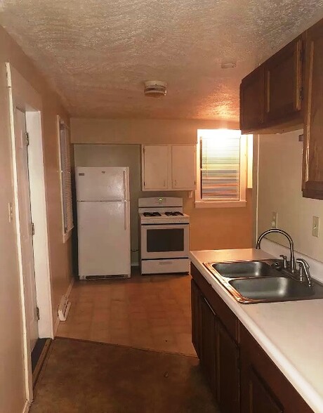 Building Photo - 706 W Graham St