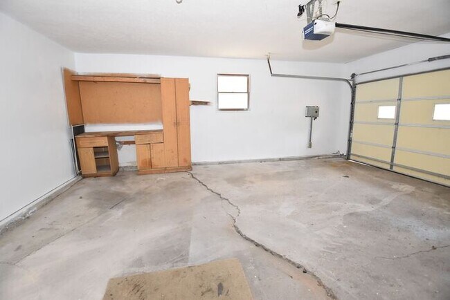 Building Photo - 2 bedroom home in Mishawaka