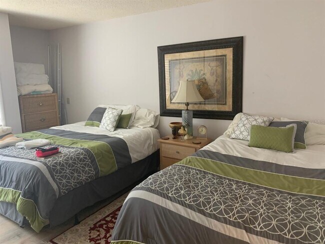 Building Photo - 1051 S Highland St