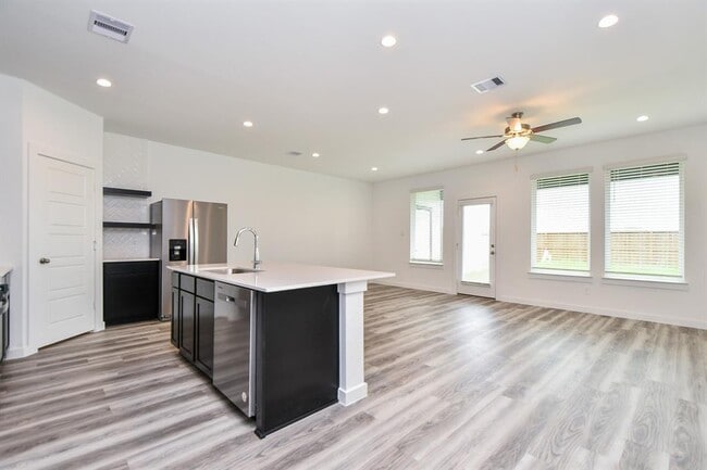 Building Photo - 3024 Crown Gate Dr