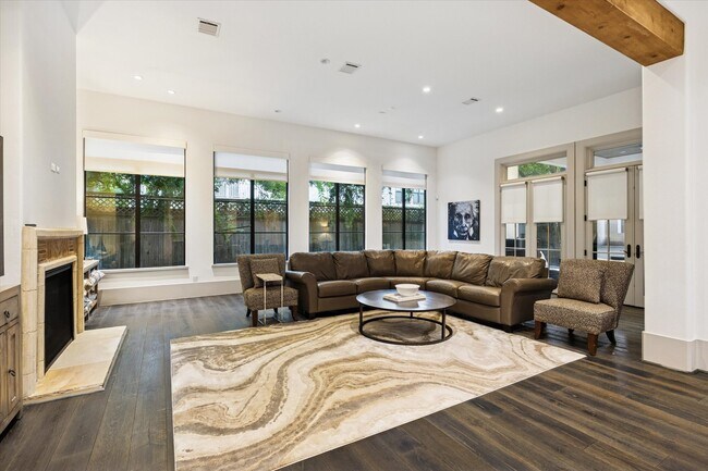 Building Photo - 5353 Lampasas St