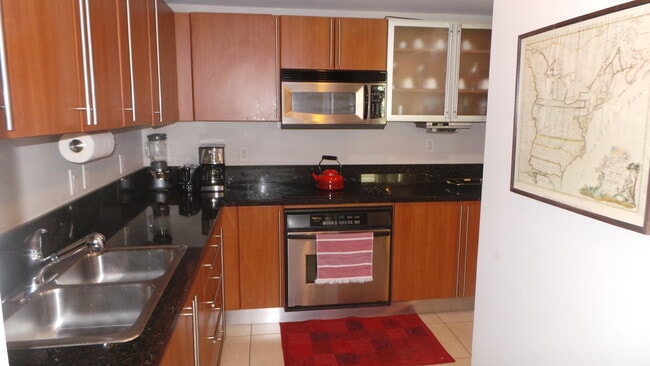 Building Photo - 610 Clematis St