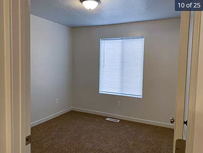 Building Photo - 298 Ash Loop