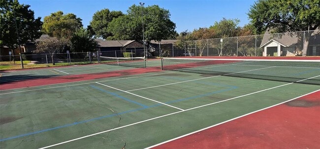 Building Photo - 2002 Voltaire Dr