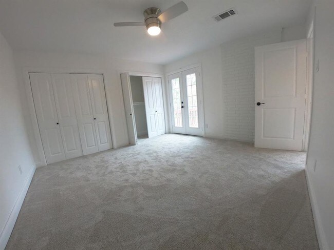 Building Photo - 10602 Riverview Dr