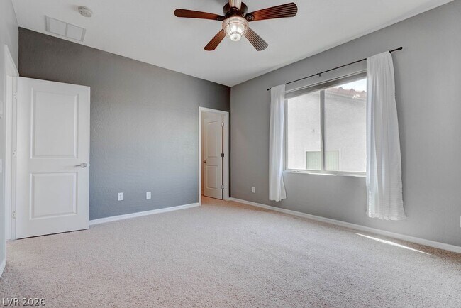 Building Photo - 2589 Chateau Clermont St