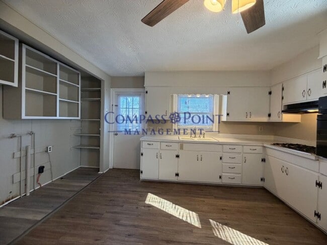 Building Photo - Come Settle Into Your New Home! FIRST MONTH RENT FREE!!!