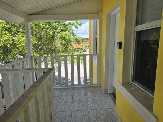 Building Photo - 1000 SW 12th Ct