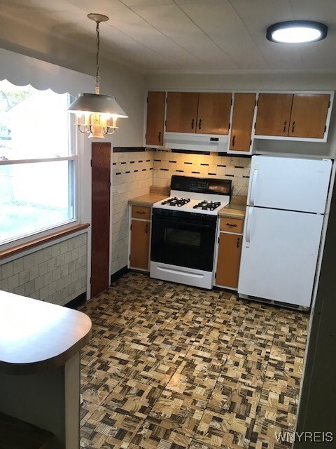 Building Photo - 17 Starcrest Dr