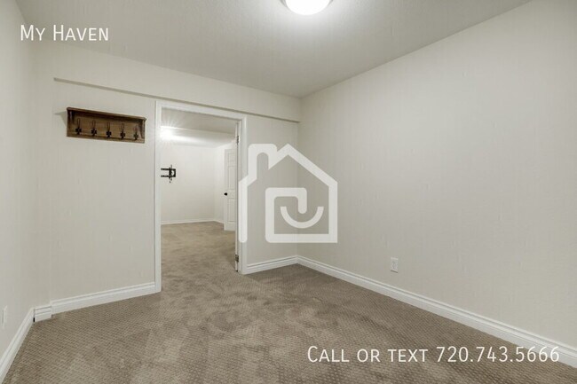 Building Photo - 1620 S Quebec Way