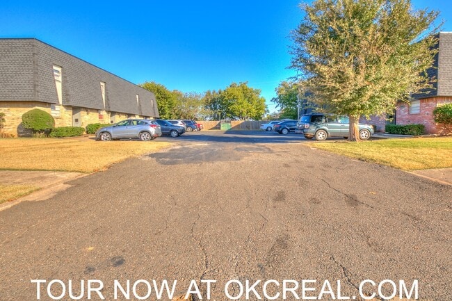 Building Photo - 1223 Lakecrest Dr
