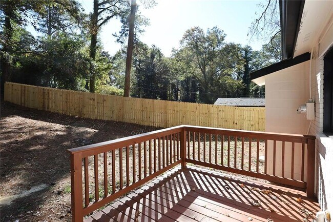Building Photo - 1508 Peachcrest Rd