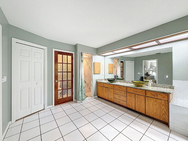 Building Photo - 1055 Riverside Ridge Rd