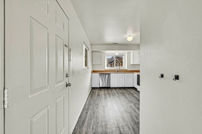 Building Photo - 1051 Mazatlan Cir