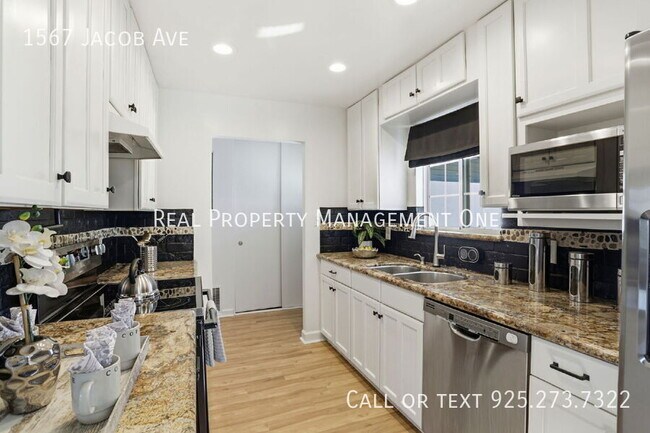 Building Photo - 1567 Jacob Ave