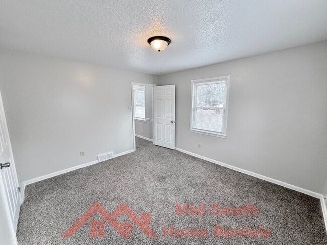 Building Photo - 1266 Hickory Ridge Dr